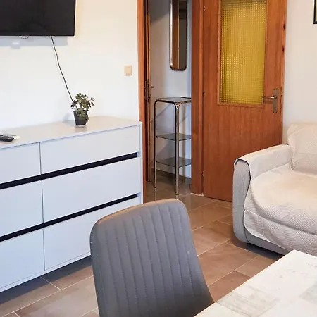 Apartmán 1 Bedroom Amazing In Pakoštane