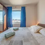 Apartment 1 Bedroom Cozy In