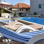 Apartment 1 Bedroom Cozy In Pakostane
