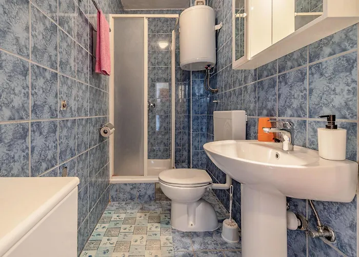 1 Bedroom Cozy In * Pakoštane
