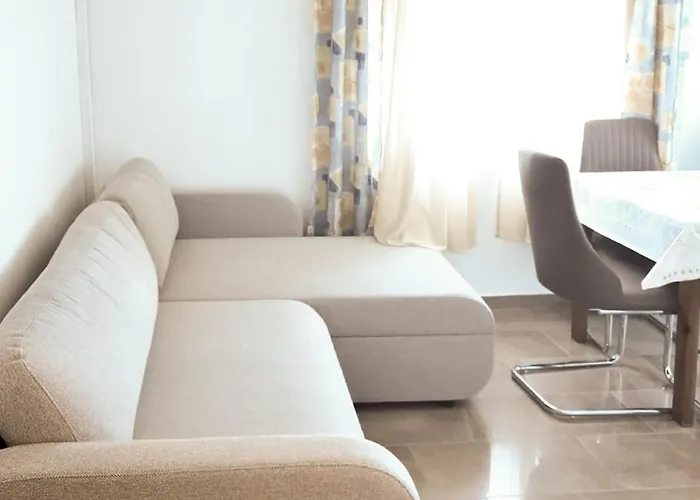 1 Bedroom Cozy In *