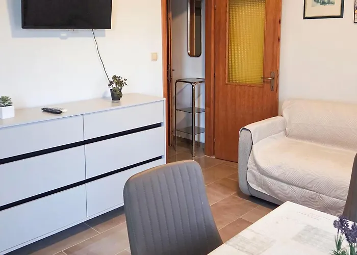 Apartment 1 Bedroom Cozy In Pakostane