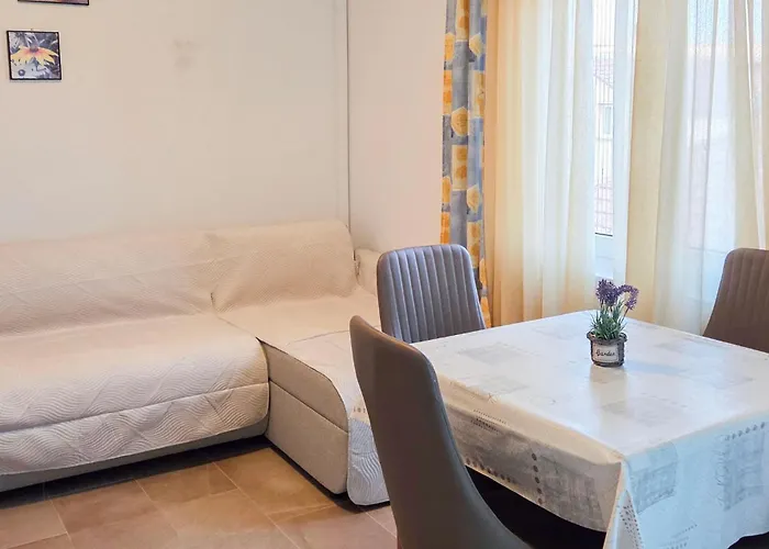 1 Bedroom Cozy In Pakostane